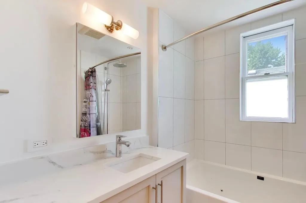 5241 West Dakin Street Chicago IL 60641