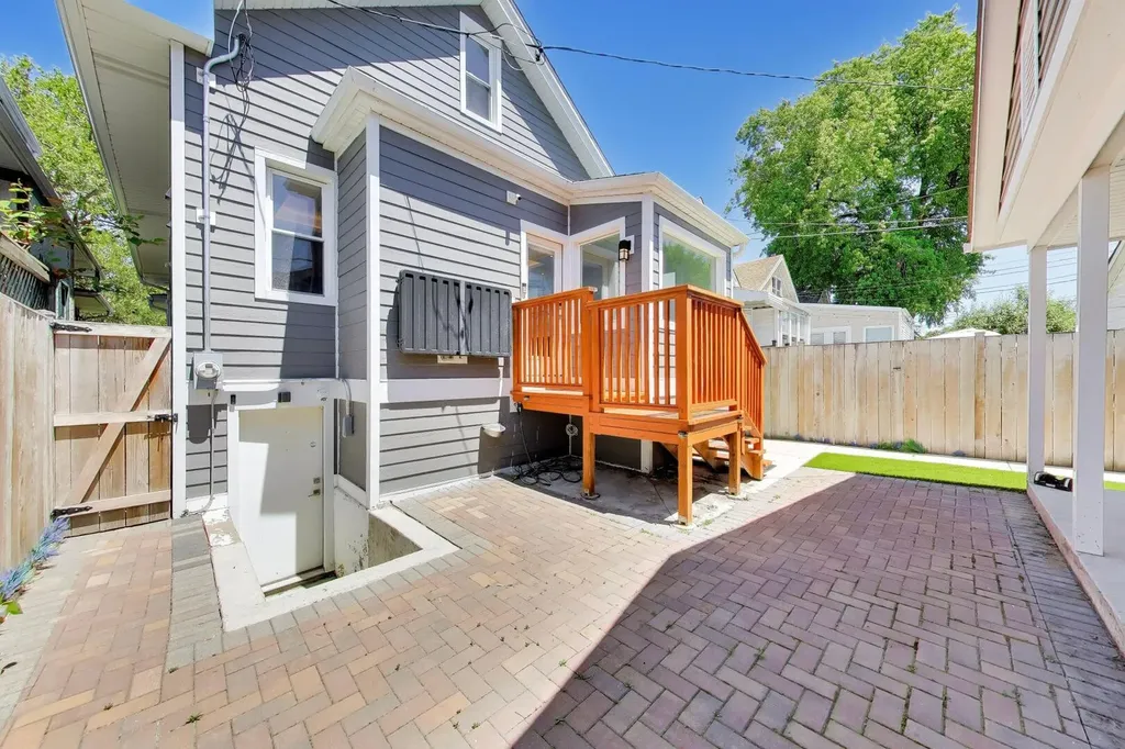 5241 West Dakin Street Chicago IL 60641
