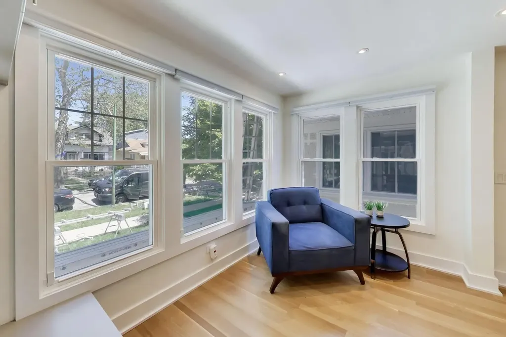 5241 West Dakin Street Chicago IL 60641