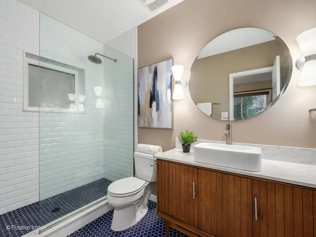 1629 West Le Moyne Street Chicago IL 60622