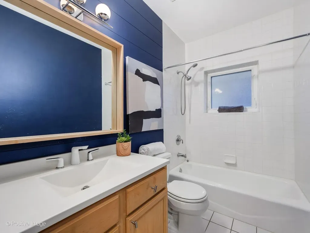1629 West Le Moyne Street Chicago IL 60622