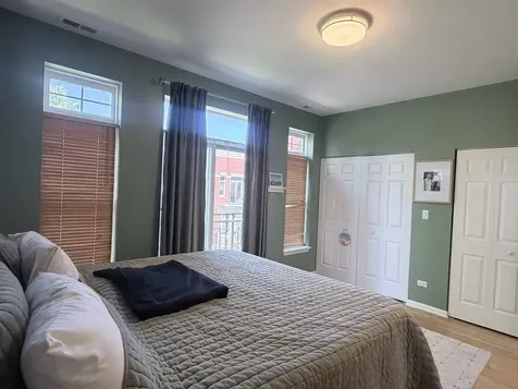 807 West University Lane Chicago IL 60608