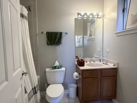 807 West University Lane Chicago IL 60608