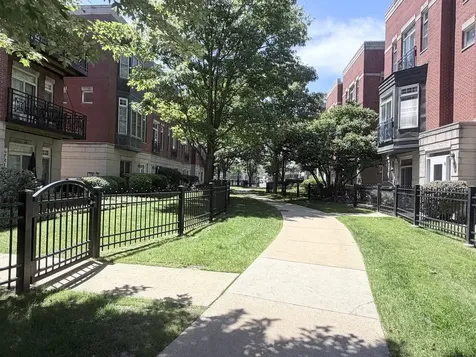 807 West University Lane Chicago IL 60608