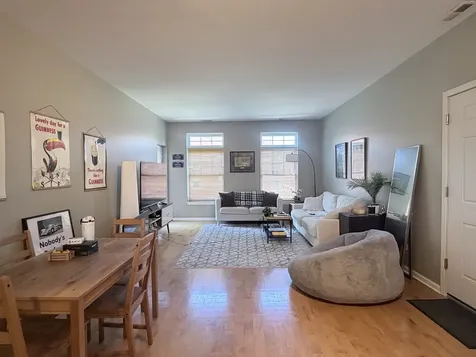 807 West University Lane Chicago IL 60608