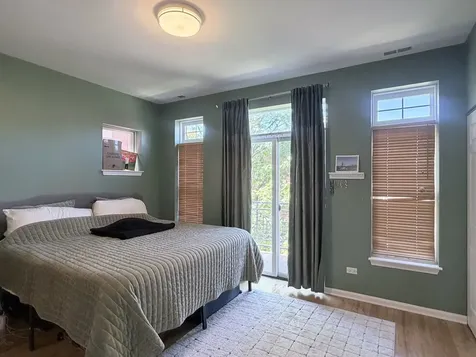 807 West University Lane Chicago IL 60608