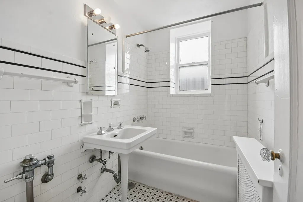 6935 South Crandon Avenue Chicago IL 60649