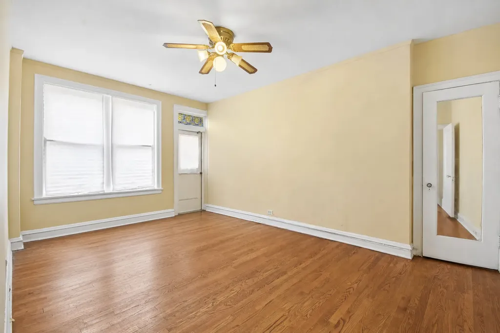 6935 South Crandon Avenue Chicago IL 60649