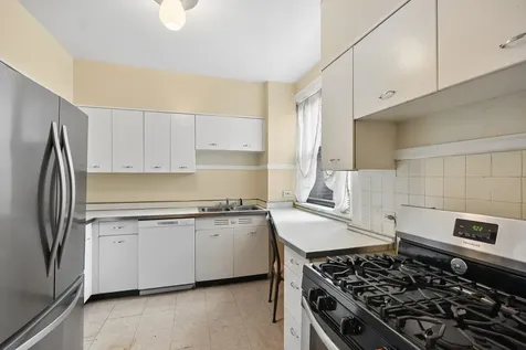 6935 South Crandon Avenue Chicago IL 60649