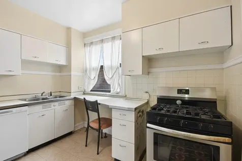 6935 South Crandon Avenue Chicago IL 60649
