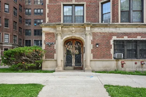 6935 South Crandon Avenue Chicago IL 60649