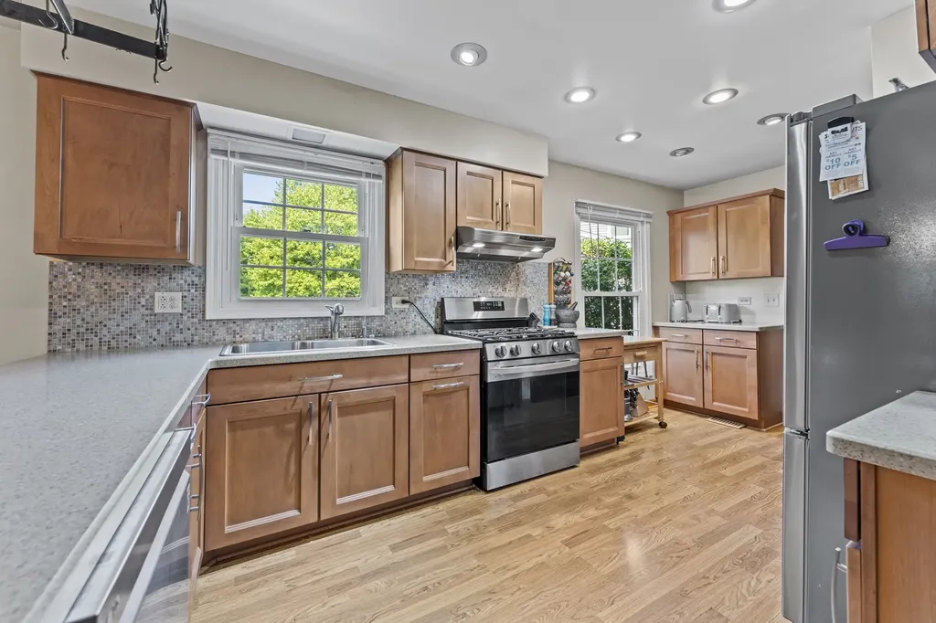 357 Brighton Bay Roselle IL 60172