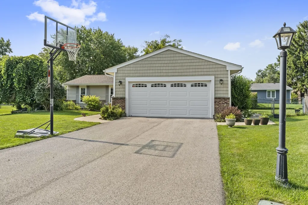 357 Brighton Bay Roselle IL 60172