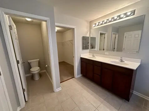 407 Blackstone Avenue Elgin IL 60124