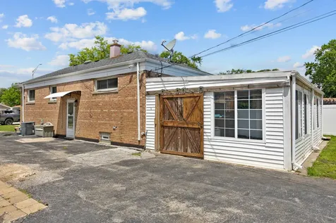 8833 Tulley Avenue Oak Lawn IL 60453