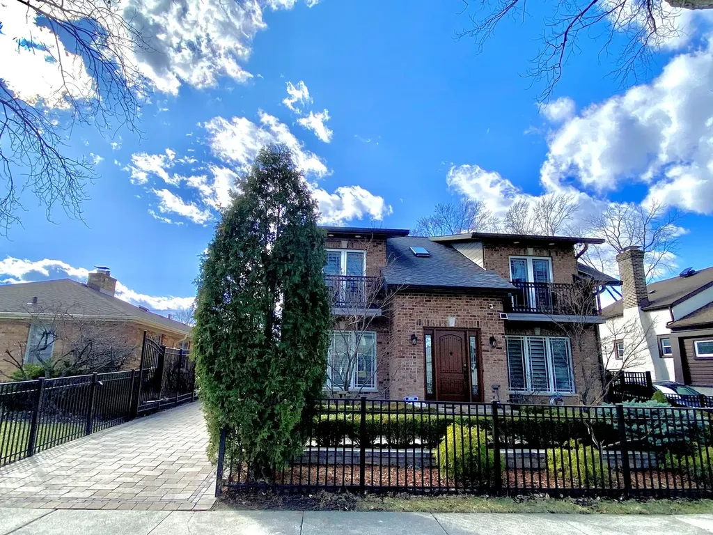 1052 Margret Street Des Plaines IL 60016