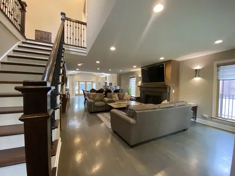 1052 Margret Street Des Plaines IL 60016