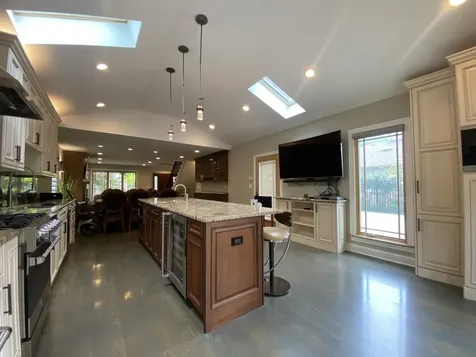 1052 Margret Street Des Plaines IL 60016