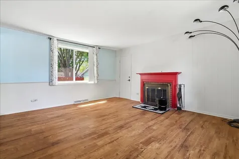 316 Dalton Avenue Mundelein IL 60060