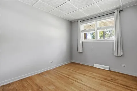 316 Dalton Avenue Mundelein IL 60060