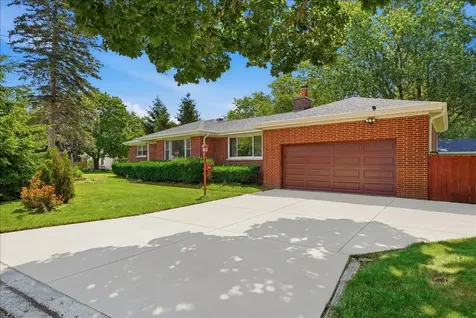 316 Dalton Avenue Mundelein IL 60060
