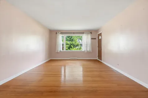316 Dalton Avenue Mundelein IL 60060