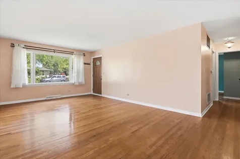 316 Dalton Avenue Mundelein IL 60060