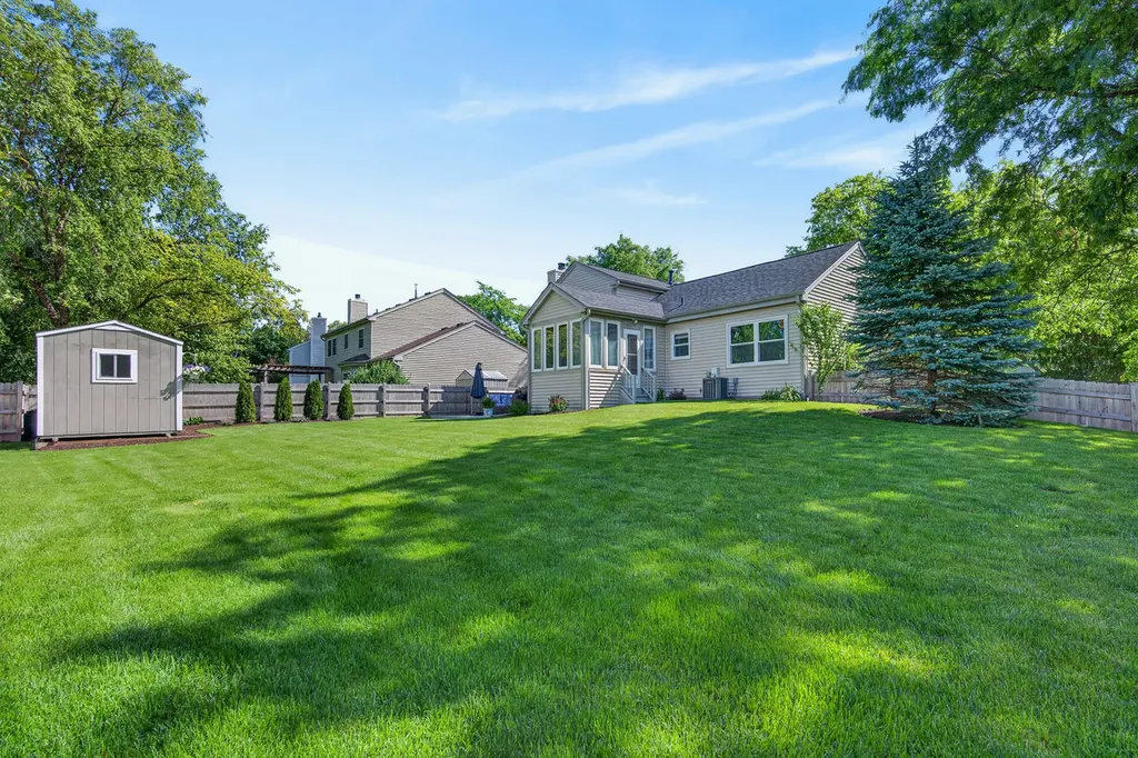 2 Ferndale Court Lake Zurich IL 60047