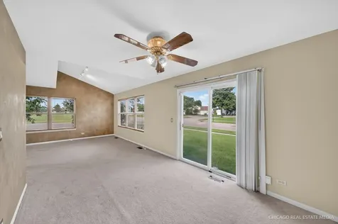 1320 Jenna Drive South Elgin IL 60177