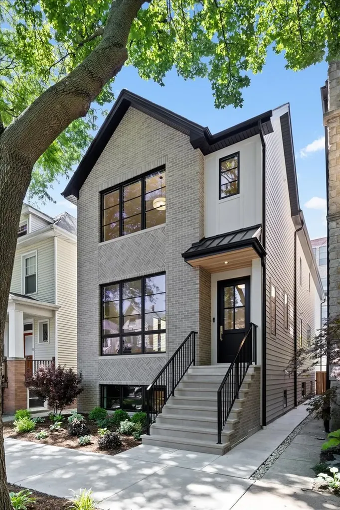 1841 West Newport Avenue Chicago IL 60657