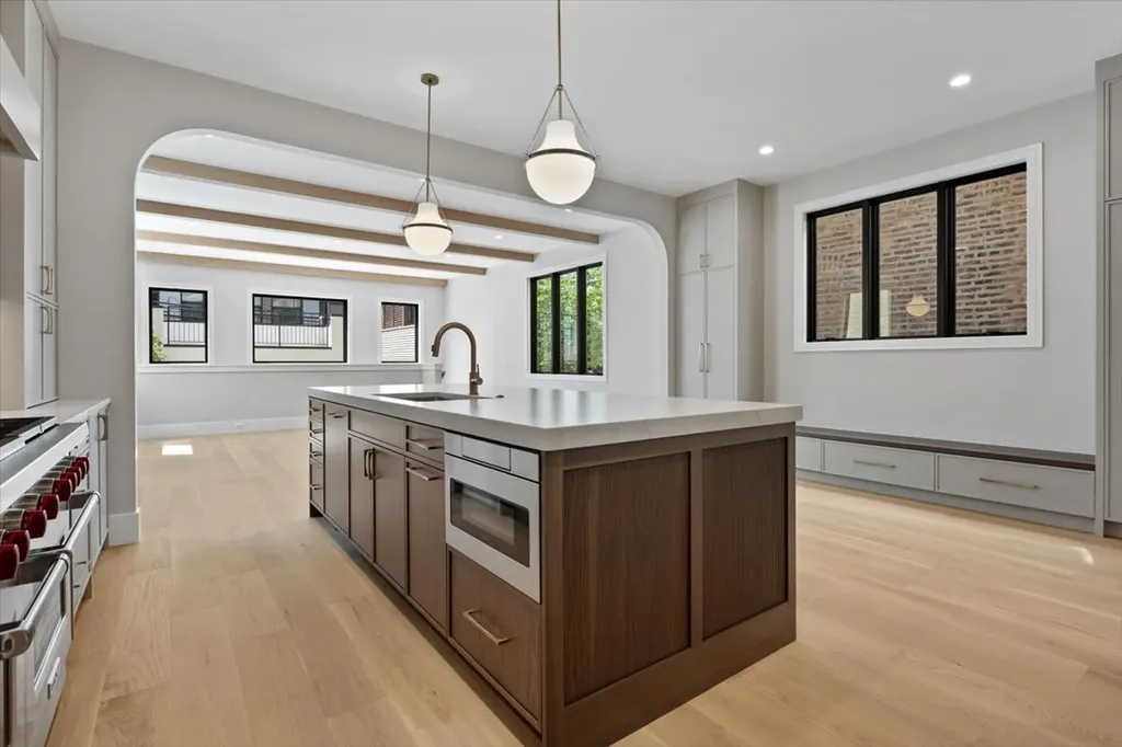 1841 West Newport Avenue Chicago IL 60657