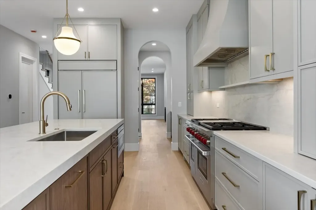1841 West Newport Avenue Chicago IL 60657