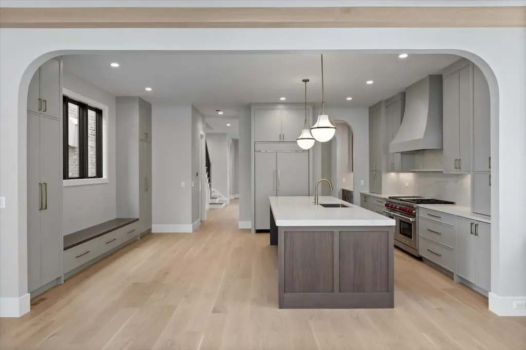1841 West Newport Avenue Chicago IL 60657
