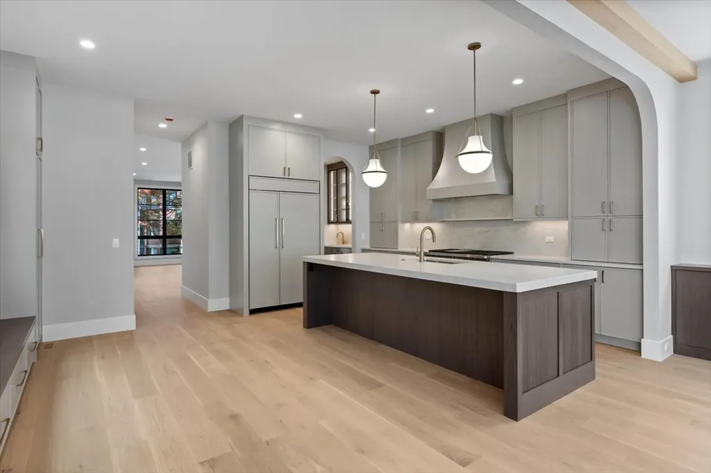 1841 West Newport Avenue Chicago IL 60657