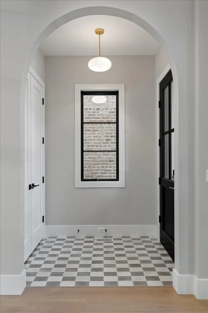 1841 West Newport Avenue Chicago IL 60657