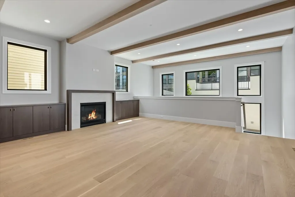 1841 West Newport Avenue Chicago IL 60657