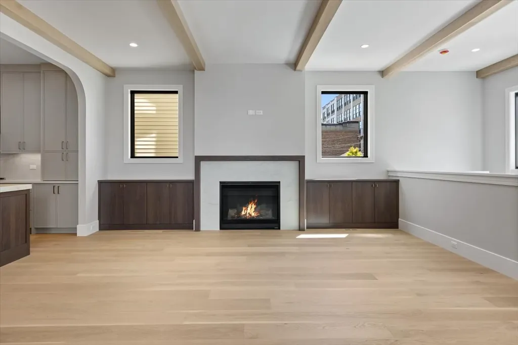 1841 West Newport Avenue Chicago IL 60657