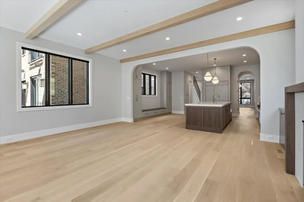 1841 West Newport Avenue Chicago IL 60657