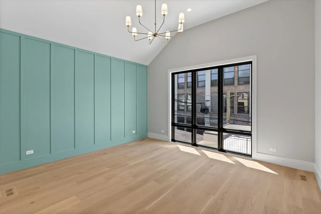 1841 West Newport Avenue Chicago IL 60657