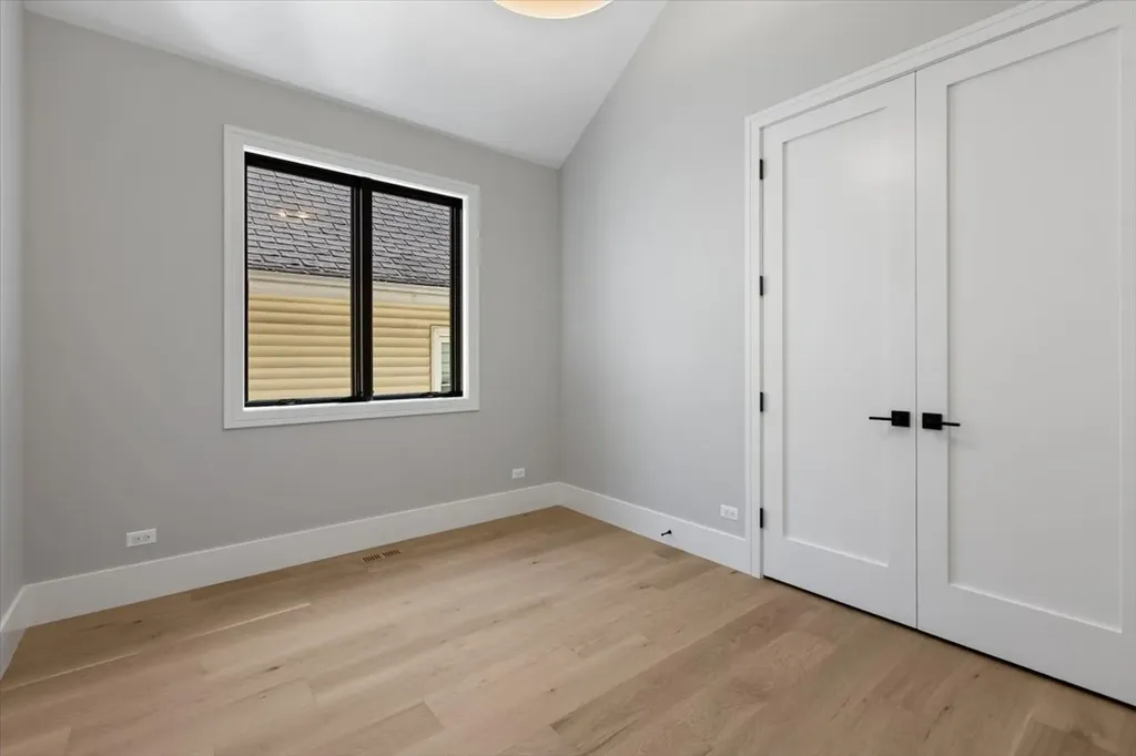 1841 West Newport Avenue Chicago IL 60657