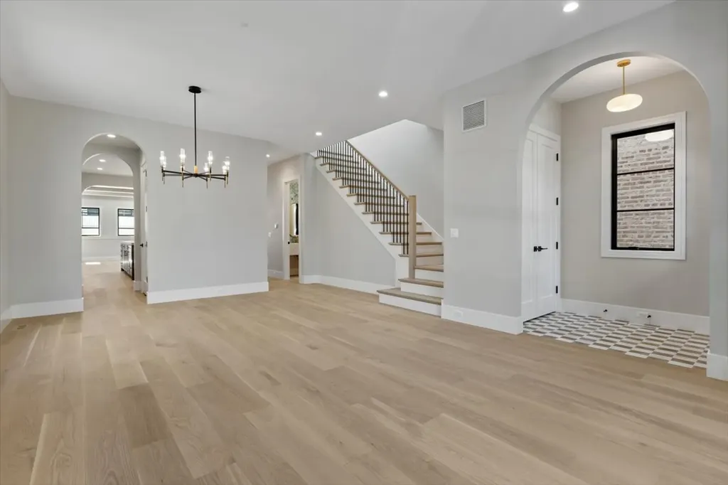 1841 West Newport Avenue Chicago IL 60657