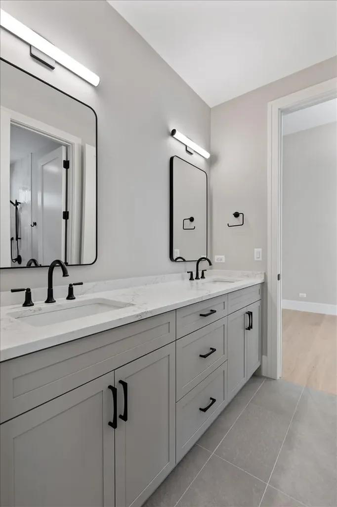 1841 West Newport Avenue Chicago IL 60657