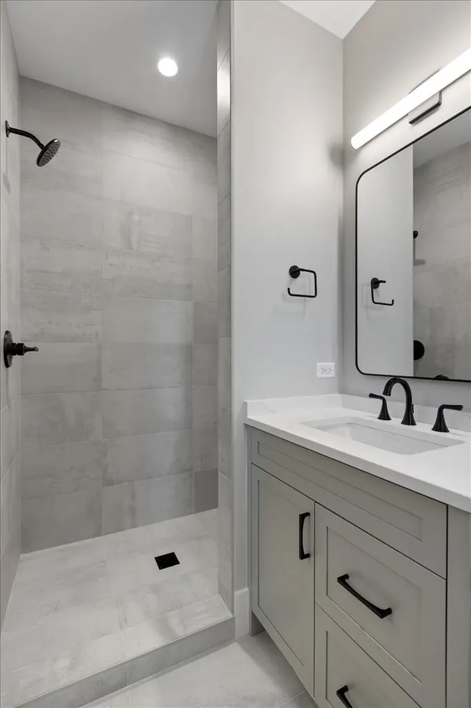 1841 West Newport Avenue Chicago IL 60657