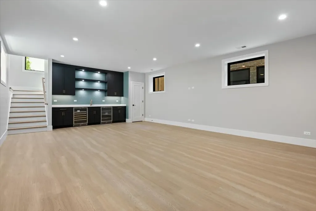 1841 West Newport Avenue Chicago IL 60657