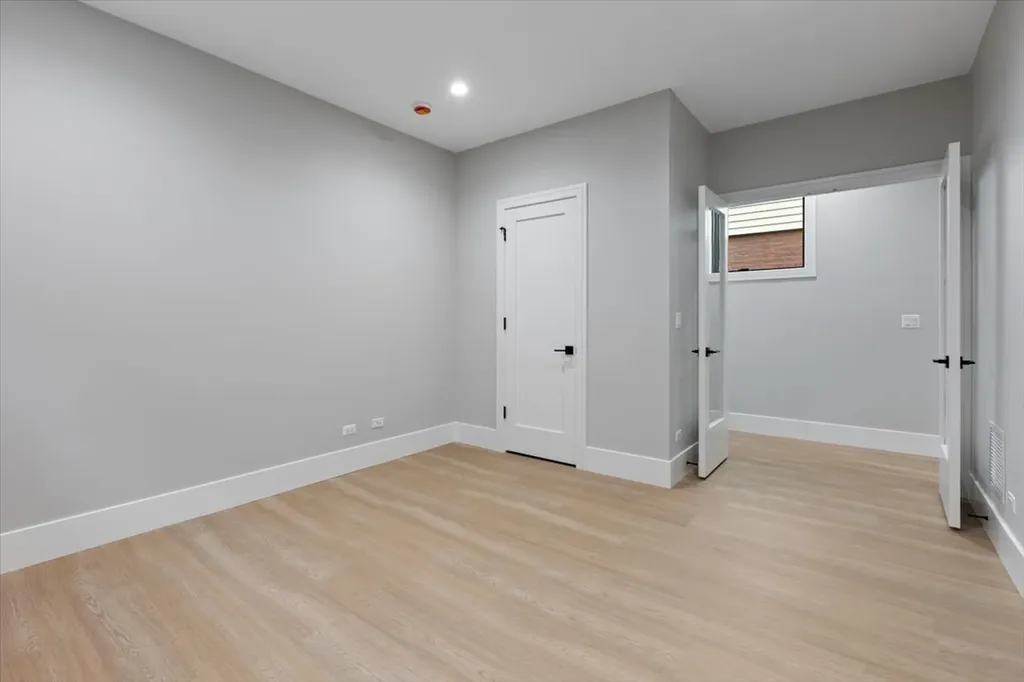 1841 West Newport Avenue Chicago IL 60657