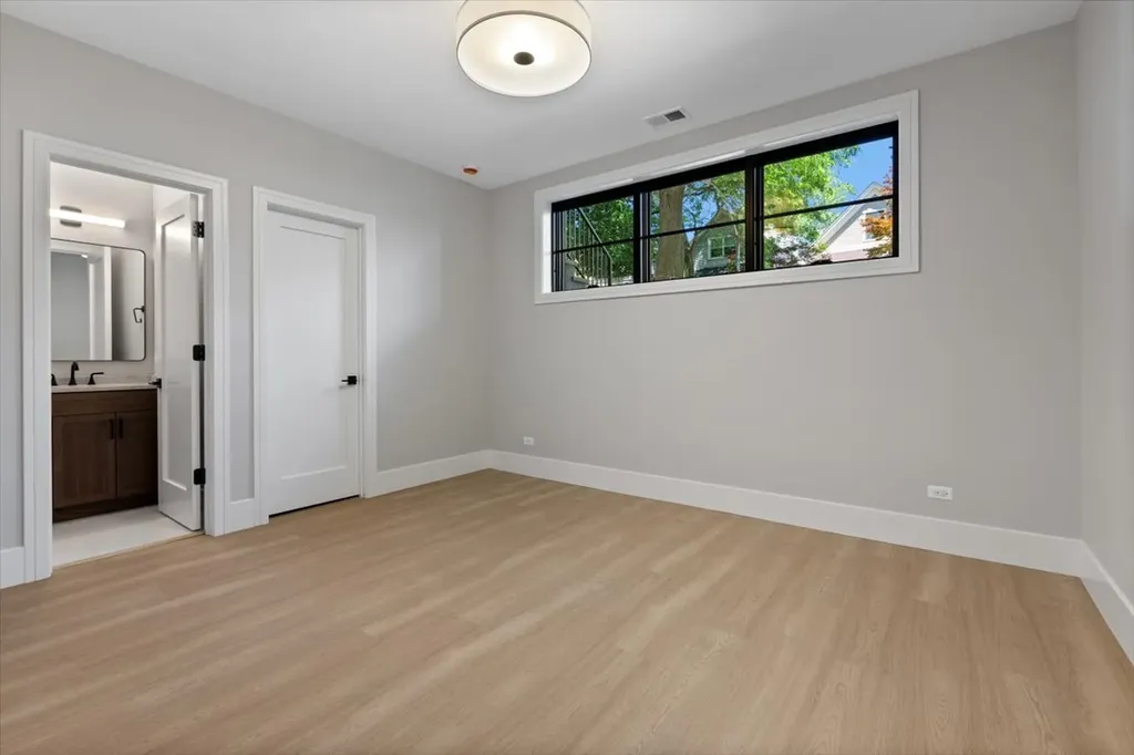 1841 West Newport Avenue Chicago IL 60657