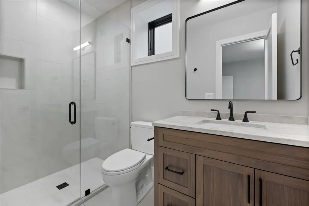 1841 West Newport Avenue Chicago IL 60657