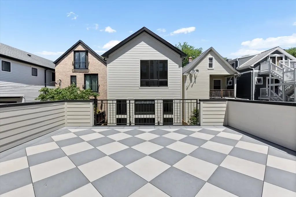 1841 West Newport Avenue Chicago IL 60657
