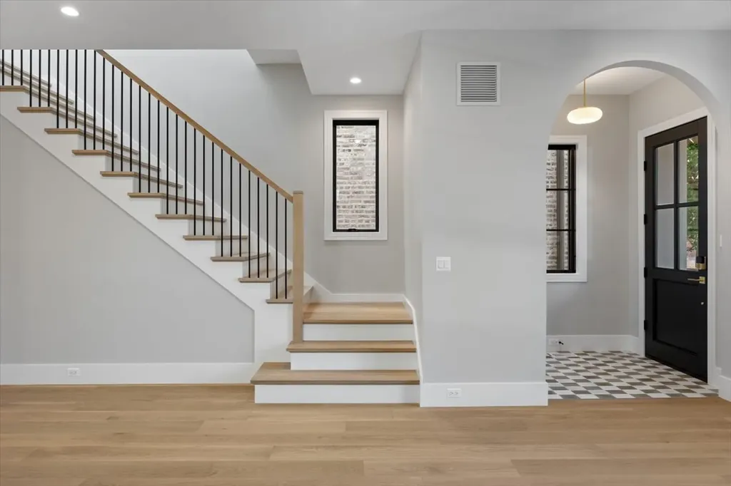 1841 West Newport Avenue Chicago IL 60657