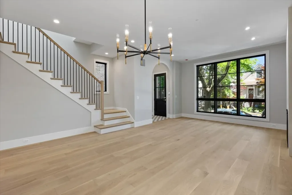 1841 West Newport Avenue Chicago IL 60657
